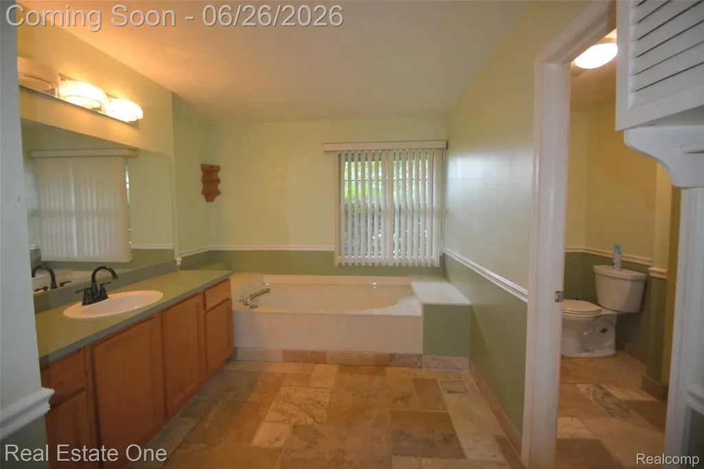 2140 W View Court Lake Orion Village MI 48360