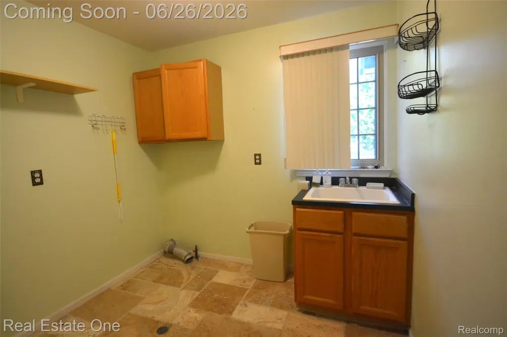2140 W View Court Lake Orion Village MI 48360