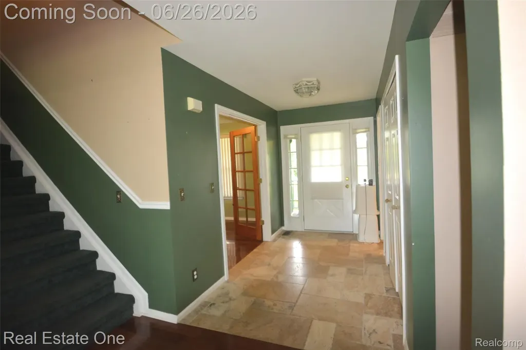 2140 W View Court Lake Orion Village MI 48360