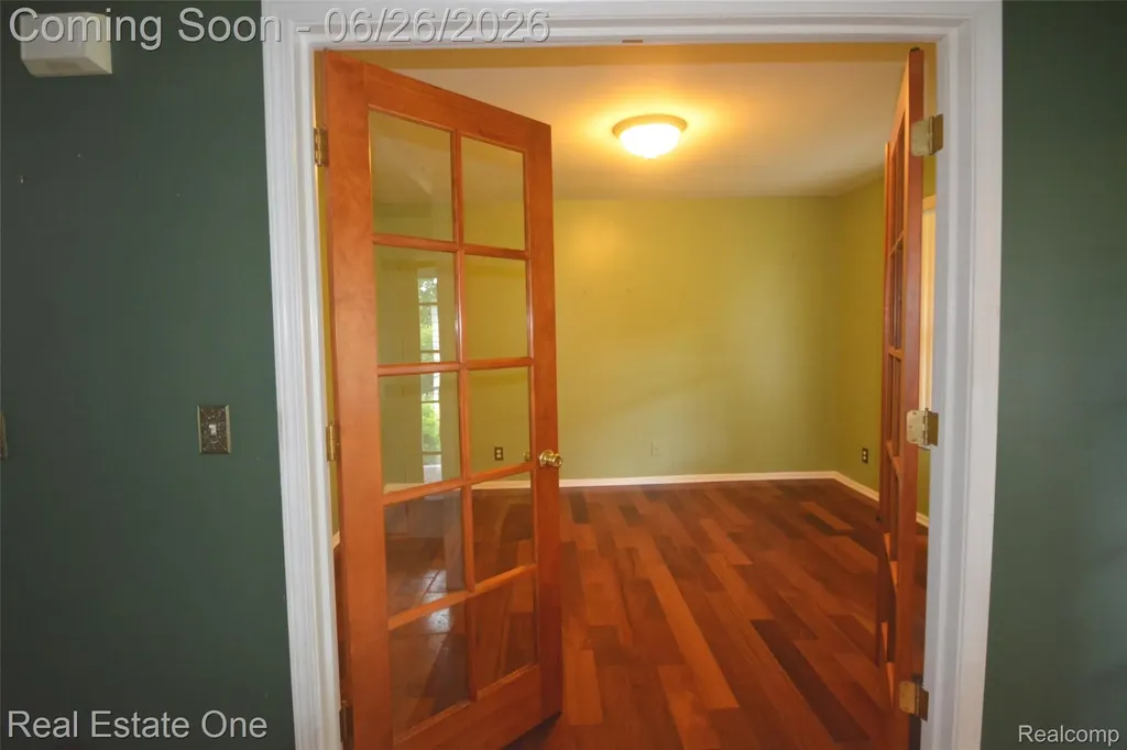 2140 W View Court Lake Orion Village MI 48360