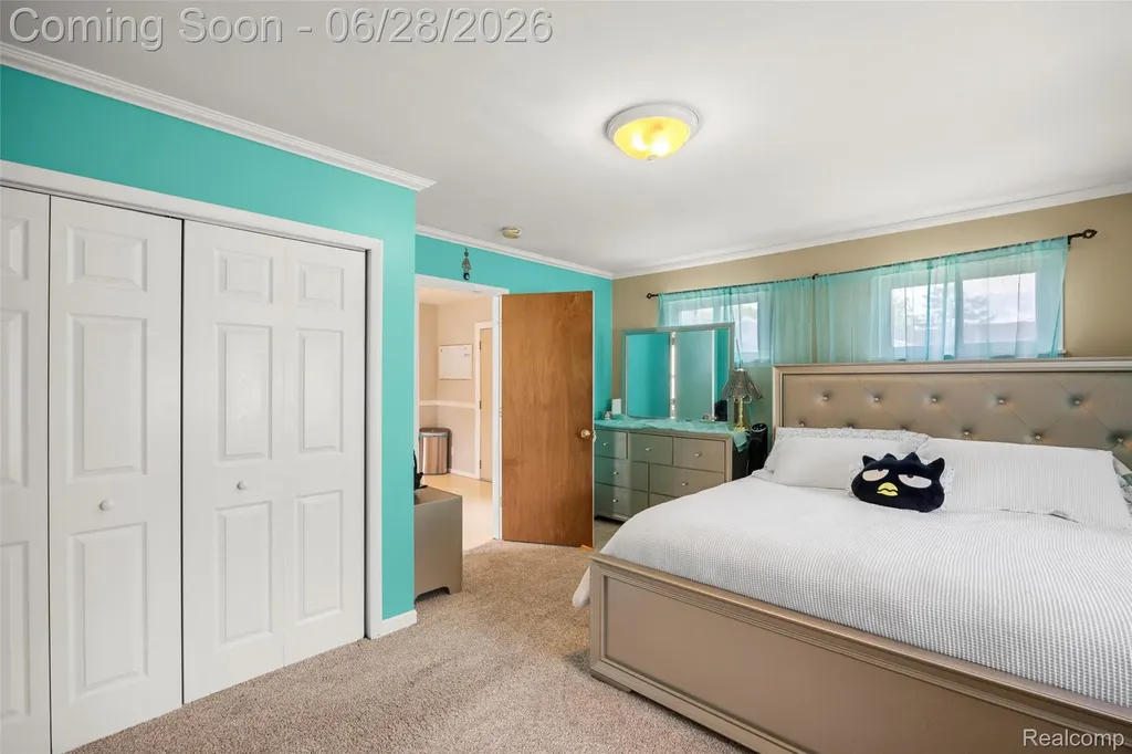 5735 N Silvery Lane Dearborn Heights City MI 48127