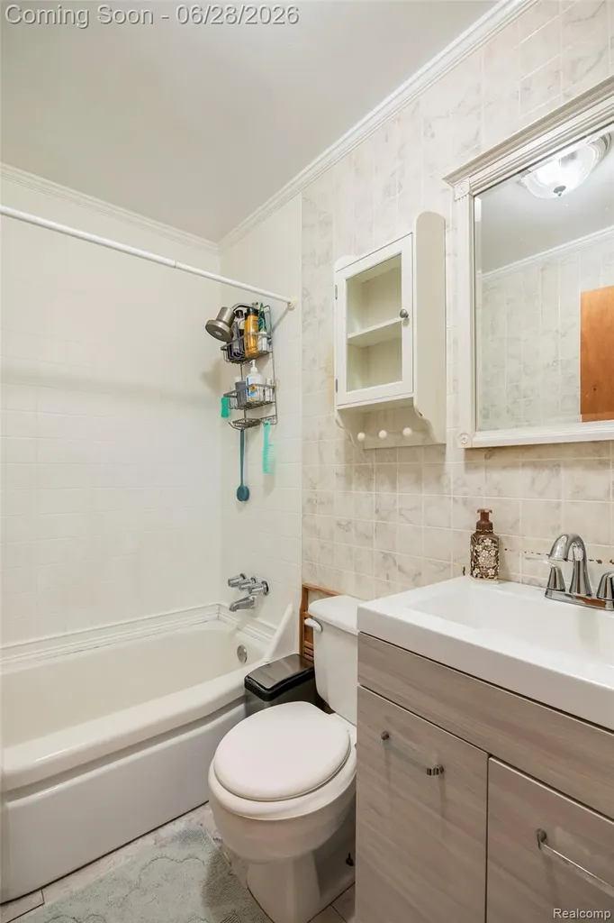 5735 N Silvery Lane Dearborn Heights City MI 48127