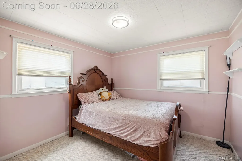 5735 N Silvery Lane Dearborn Heights City MI 48127