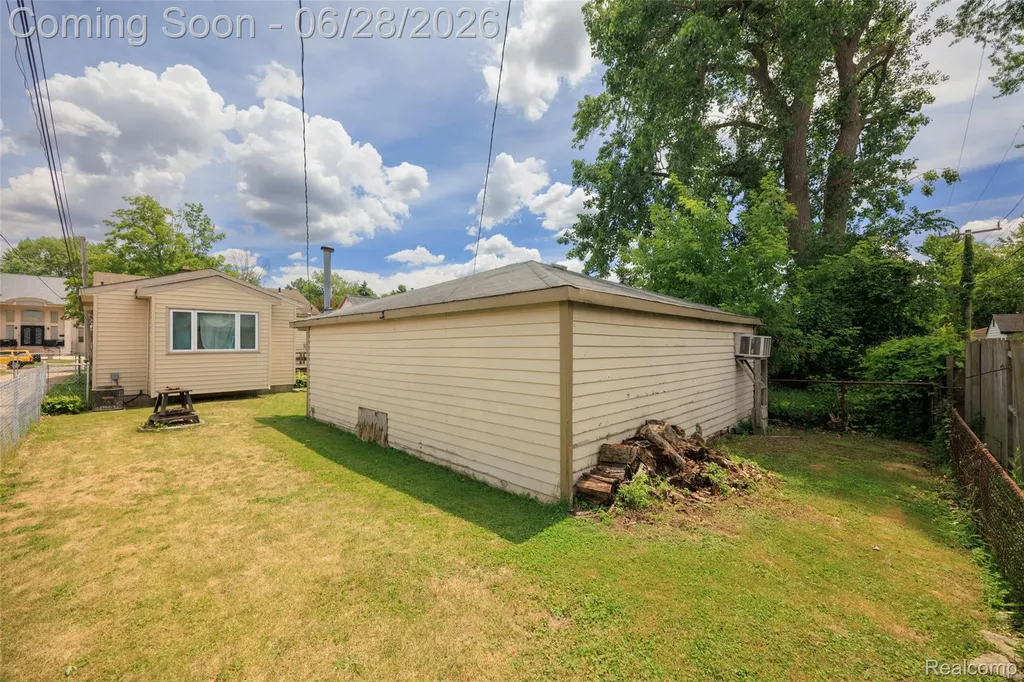 5735 N Silvery Lane Dearborn Heights City MI 48127