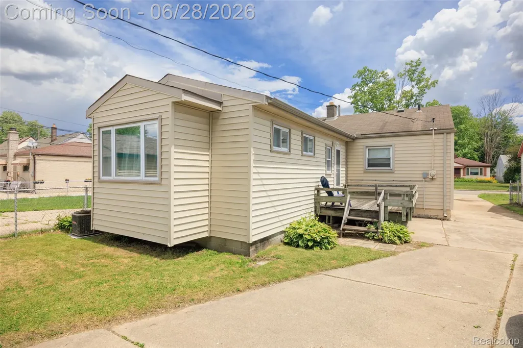 5735 N Silvery Lane Dearborn Heights City MI 48127