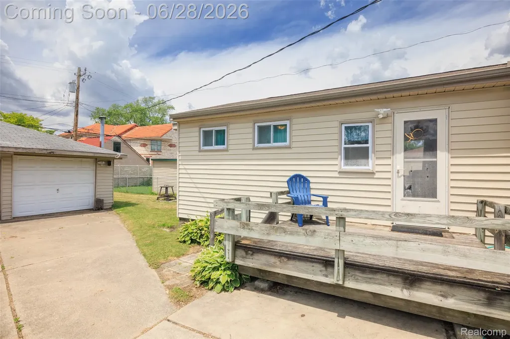 5735 N Silvery Lane Dearborn Heights City MI 48127