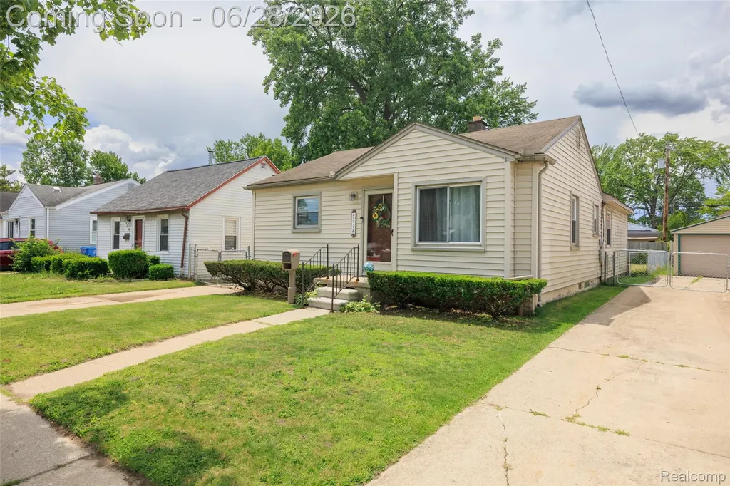 5735 N Silvery Lane Dearborn Heights City MI 48127