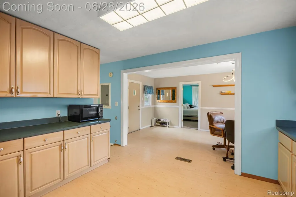 5735 N Silvery Lane Dearborn Heights City MI 48127