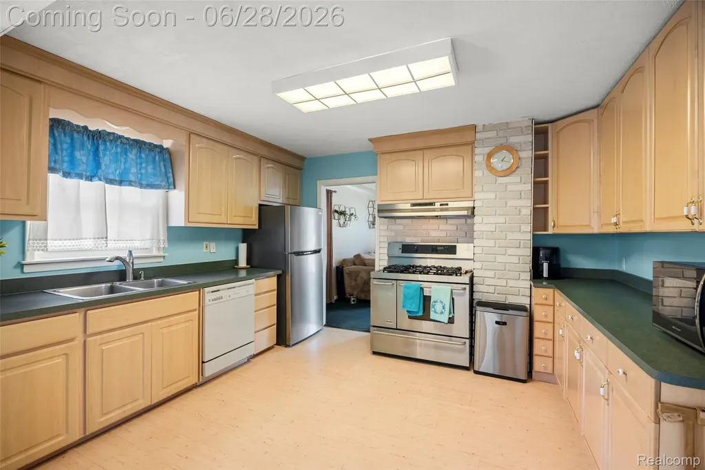 5735 N Silvery Lane Dearborn Heights City MI 48127