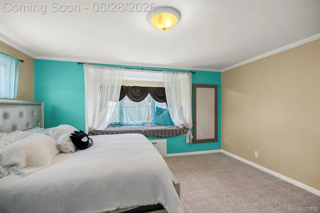 5735 N Silvery Lane Dearborn Heights City MI 48127
