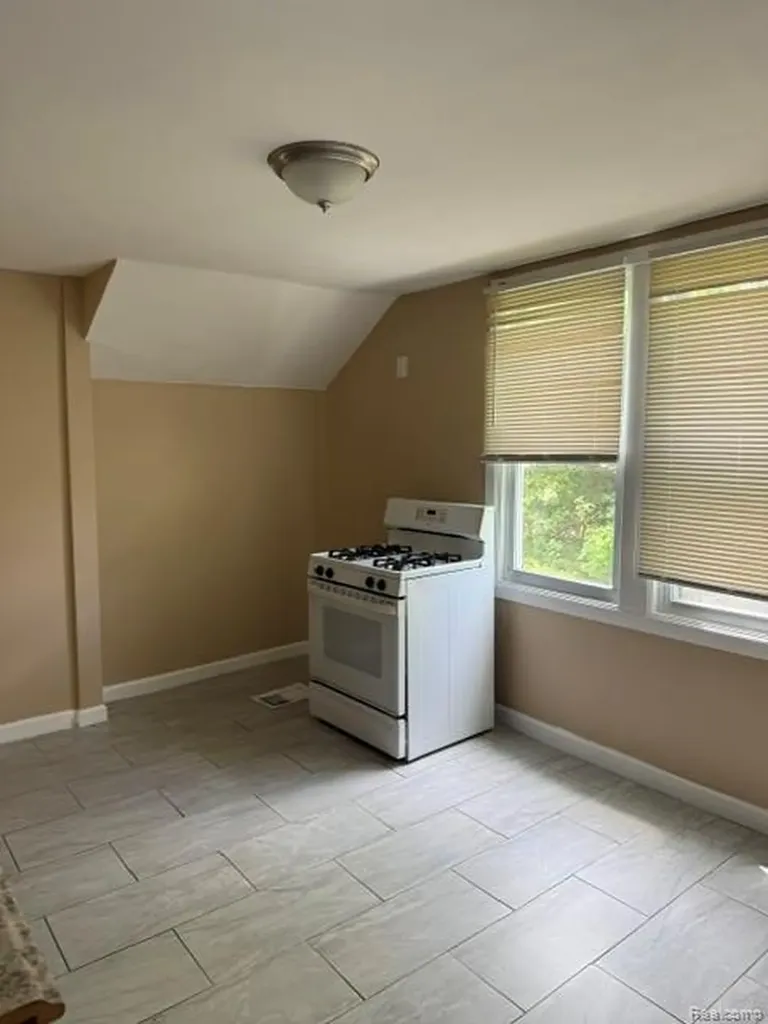 15851 Wildemere Street Detroit City MI 48238
