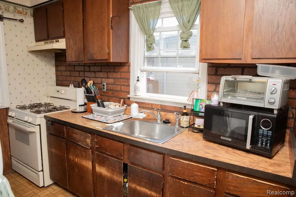 12772 Venness Street Southgate City MI 48195