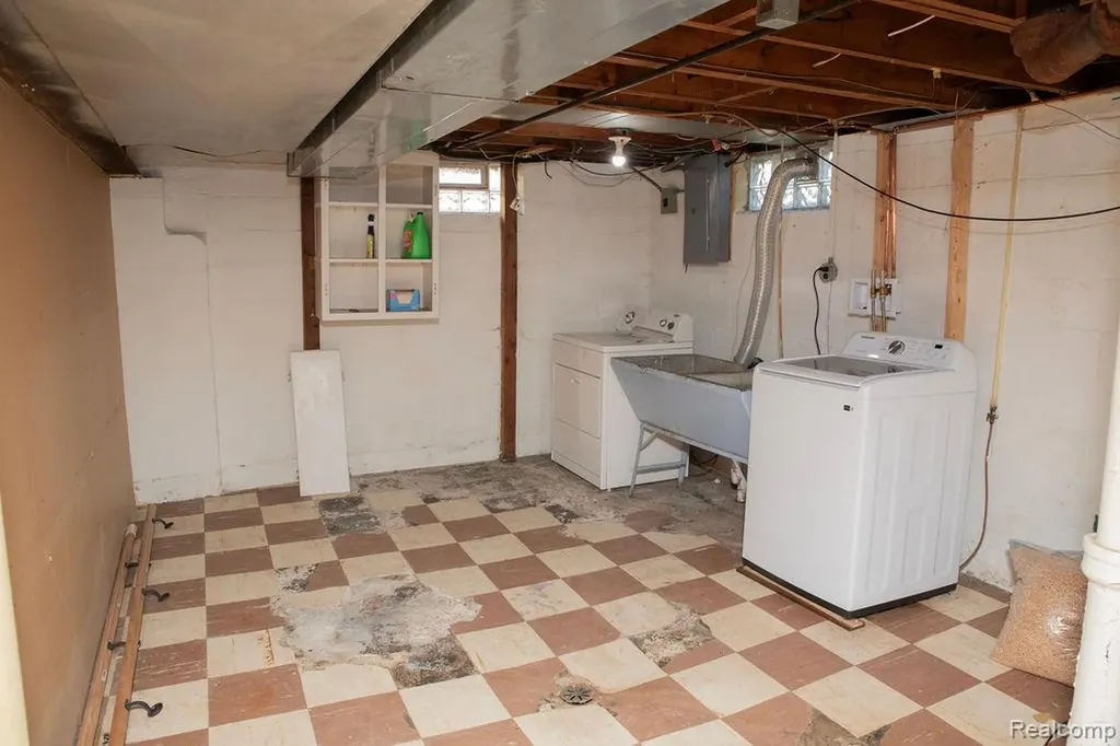 12772 Venness Street Southgate City MI 48195