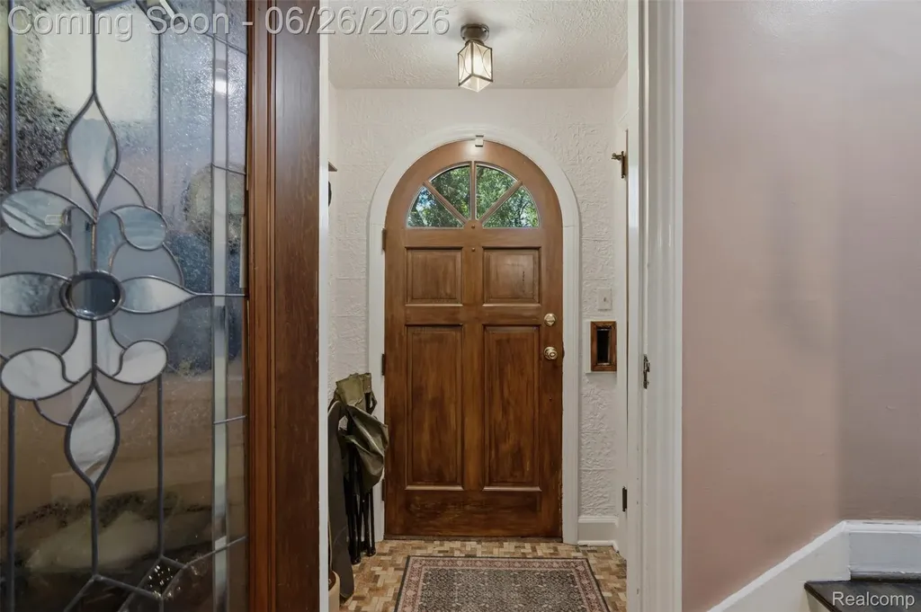 461 Manor Street Grosse Pointe Farms City MI 48236