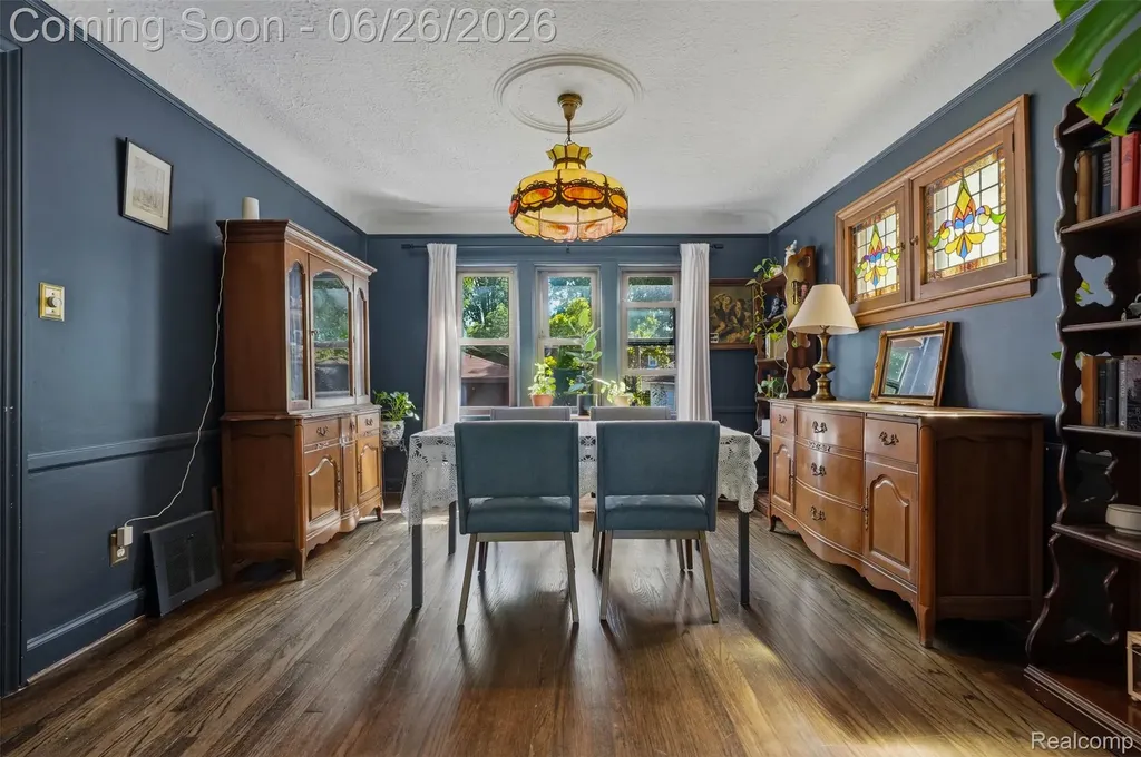 461 Manor Street Grosse Pointe Farms City MI 48236