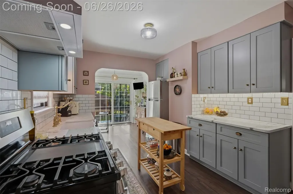 461 Manor Street Grosse Pointe Farms City MI 48236