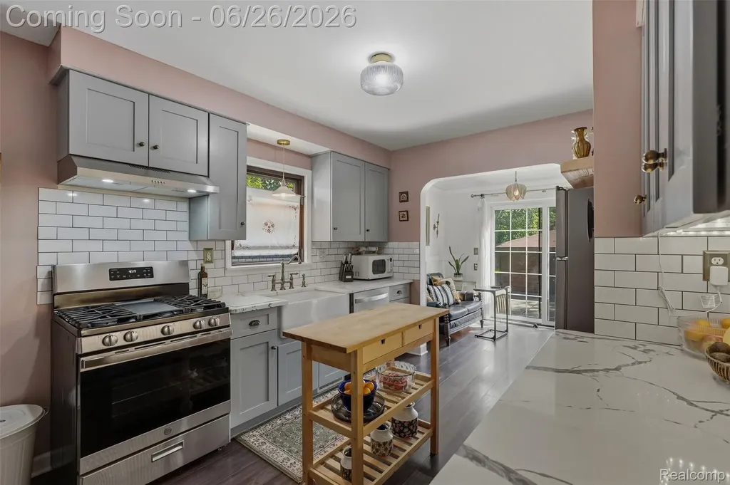 461 Manor Street Grosse Pointe Farms City MI 48236