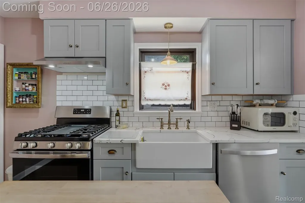 461 Manor Street Grosse Pointe Farms City MI 48236