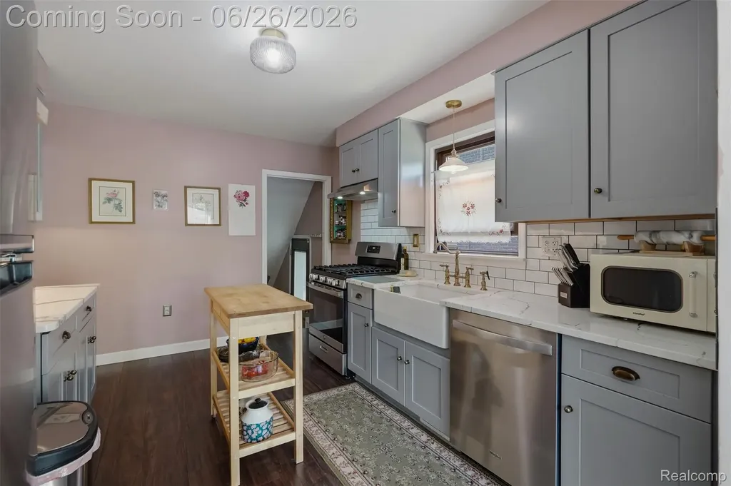 461 Manor Street Grosse Pointe Farms City MI 48236