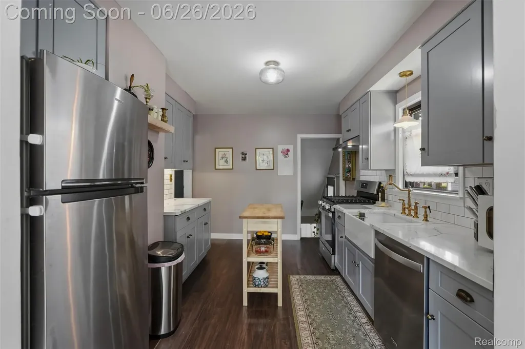 461 Manor Street Grosse Pointe Farms City MI 48236