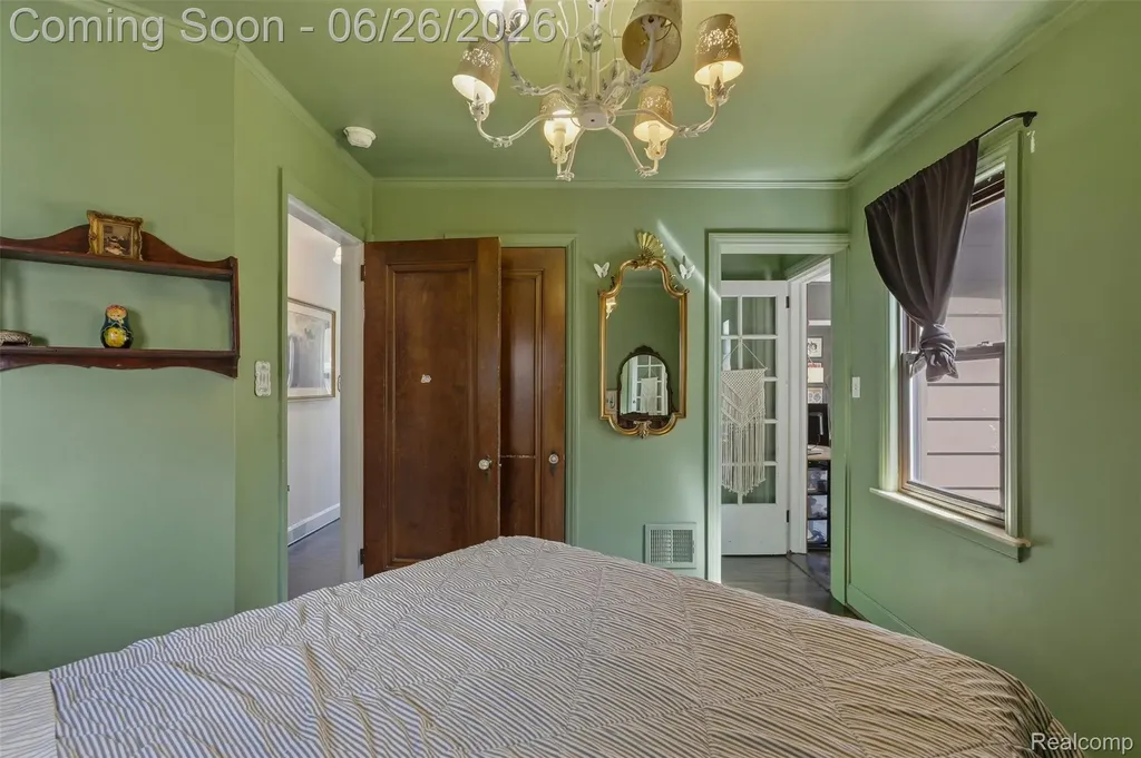 461 Manor Street Grosse Pointe Farms City MI 48236