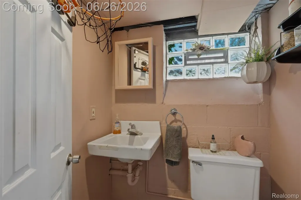 461 Manor Street Grosse Pointe Farms City MI 48236