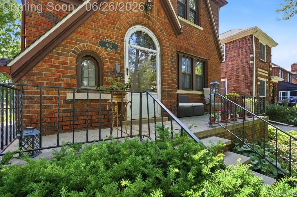 461 Manor Street Grosse Pointe Farms City MI 48236