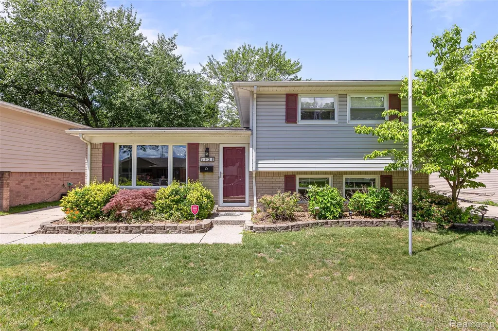9428 Elm Street Taylor City MI 48180