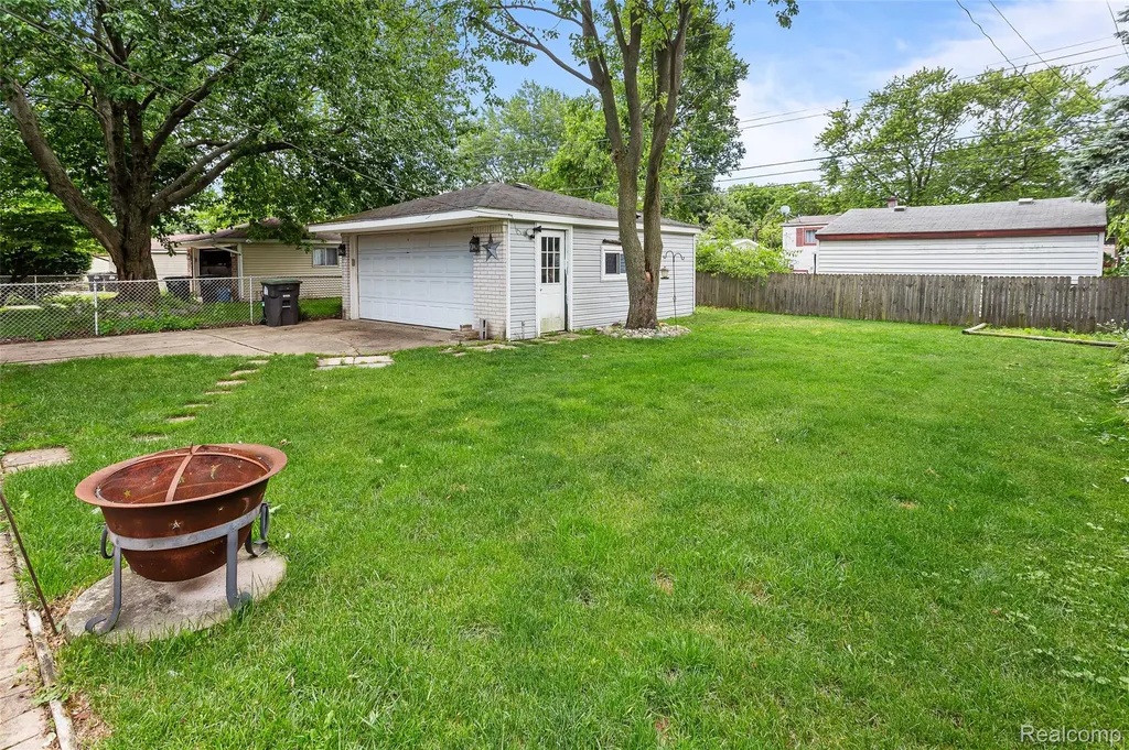 9428 Elm Street Taylor City MI 48180