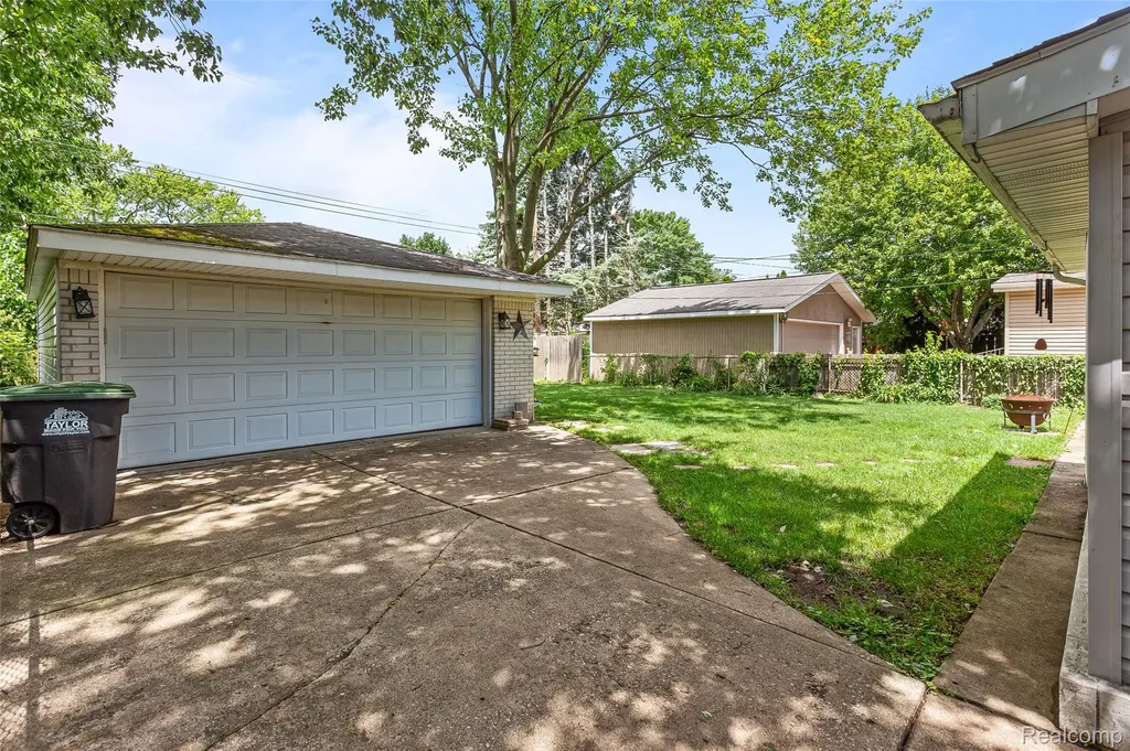 9428 Elm Street Taylor City MI 48180
