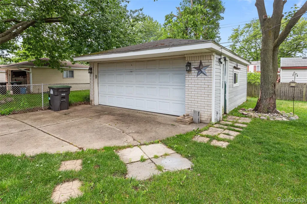 9428 Elm Street Taylor City MI 48180