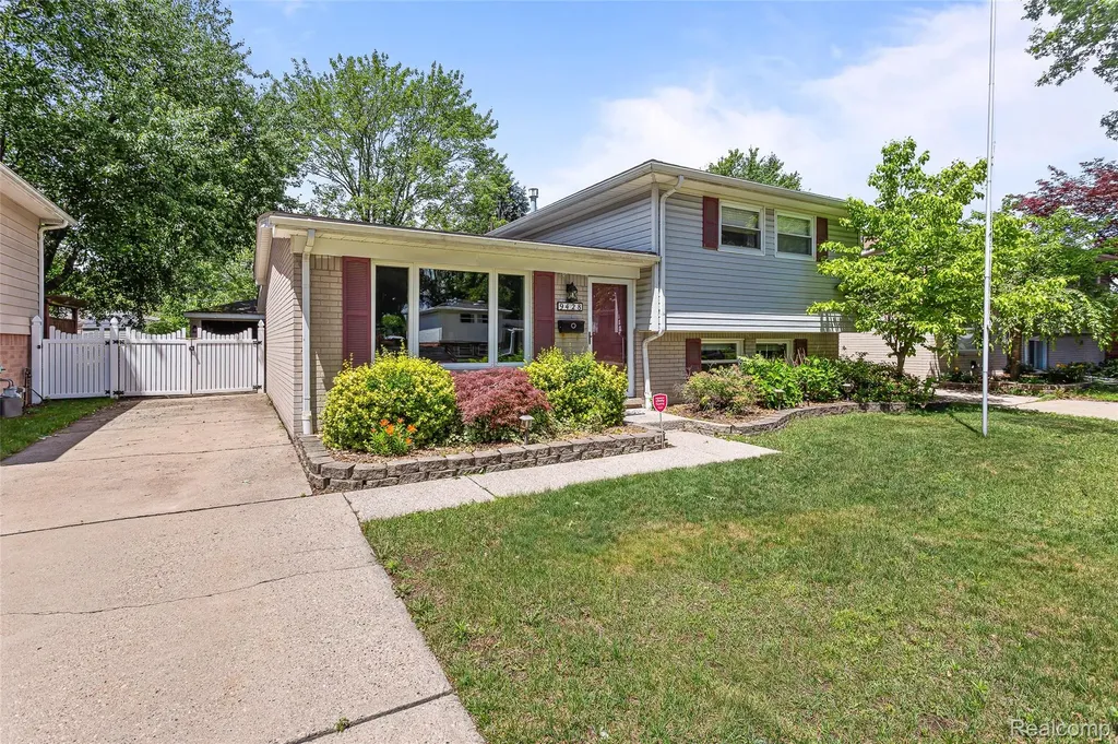 9428 Elm Street Taylor City MI 48180