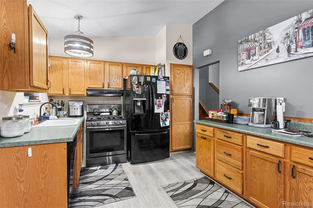 9428 Elm Street Taylor City MI 48180
