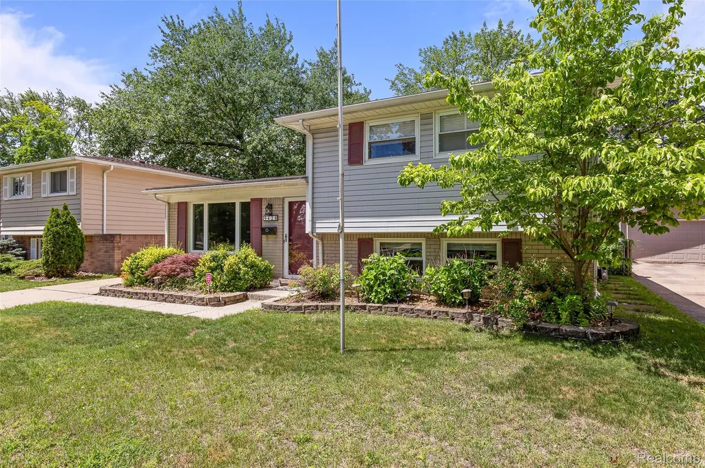 9428 Elm Street Taylor City MI 48180