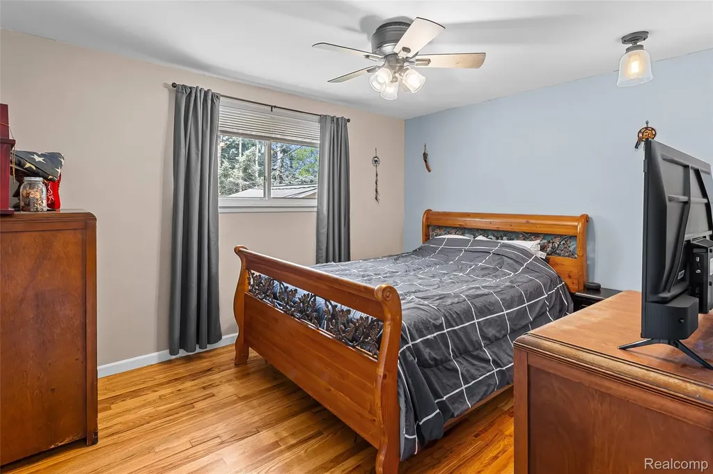9428 Elm Street Taylor City MI 48180