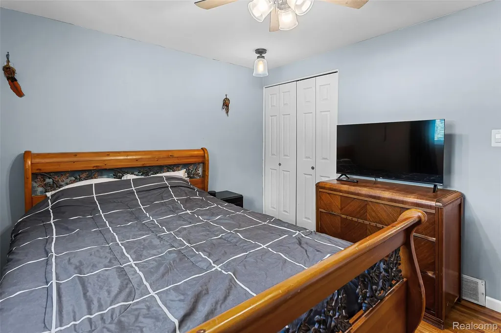 9428 Elm Street Taylor City MI 48180