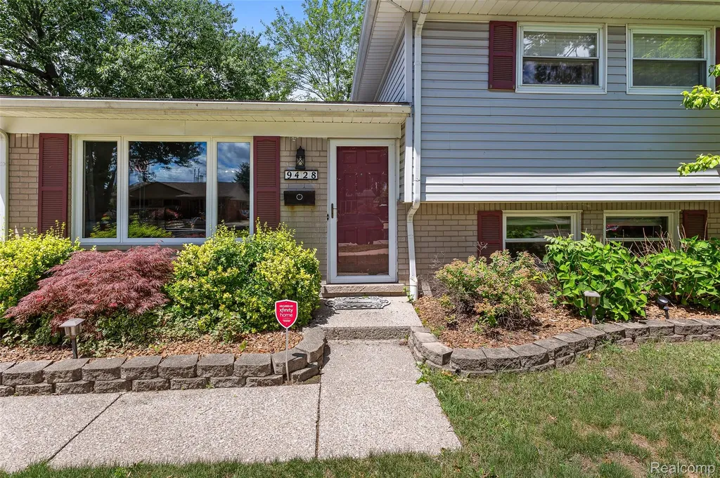 9428 Elm Street Taylor City MI 48180
