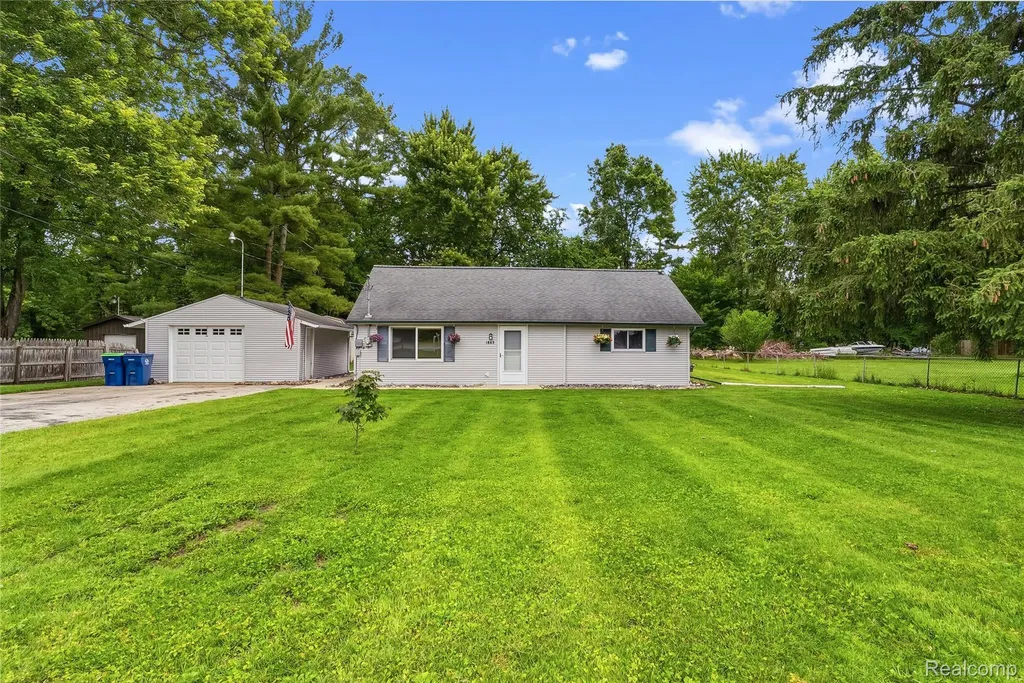 1843 Curtis Road Bridgeport Charter Township MI 48415