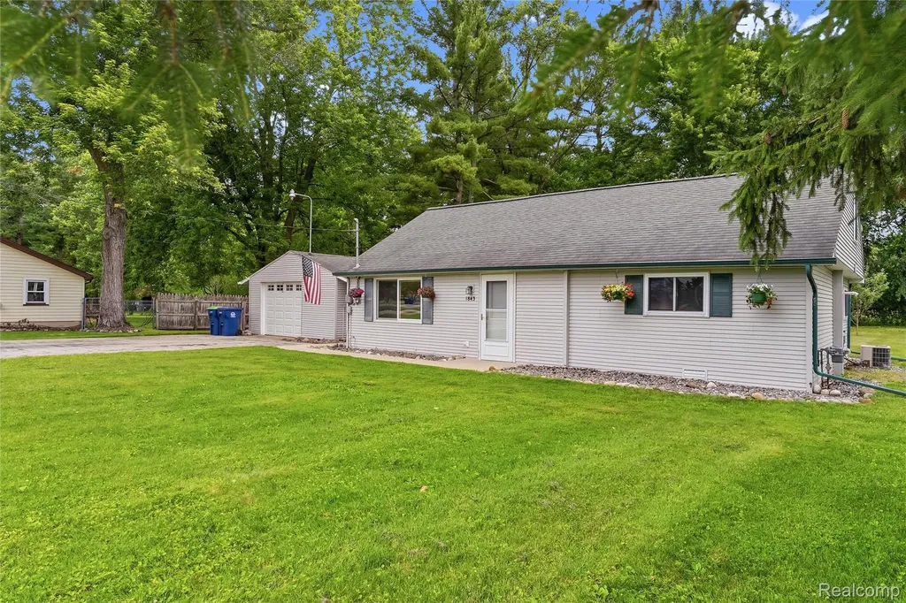 1843 Curtis Road Bridgeport Charter Township MI 48415