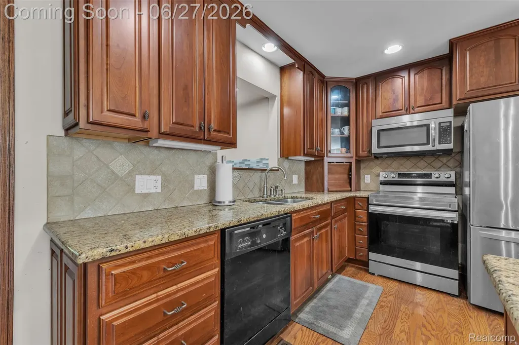 2752 Red Arrow Drive Commerce Charter Township MI 48382