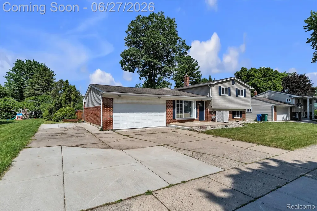 2752 Red Arrow Drive Commerce Charter Township MI 48382
