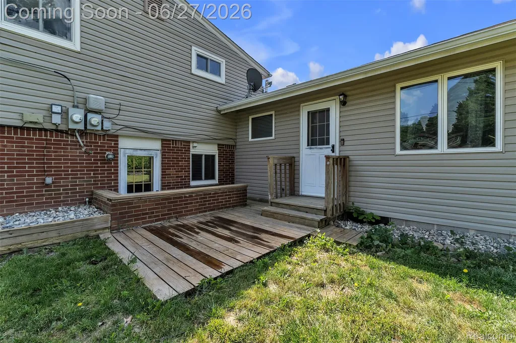 2752 Red Arrow Drive Commerce Charter Township MI 48382