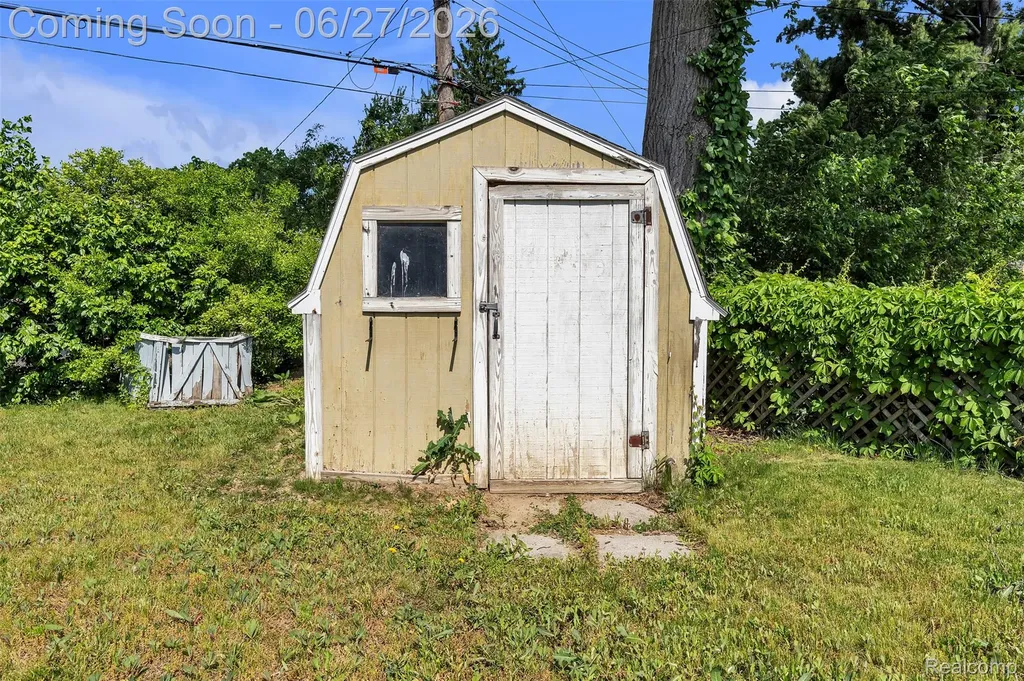 2752 Red Arrow Drive Commerce Charter Township MI 48382