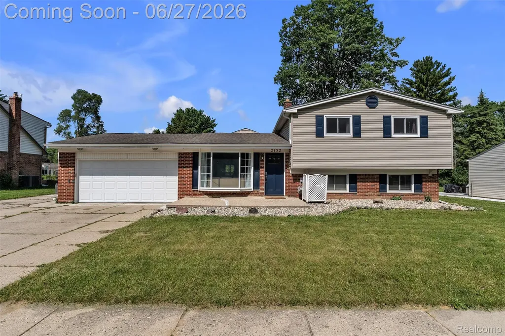2752 Red Arrow Drive Commerce Charter Township MI 48382