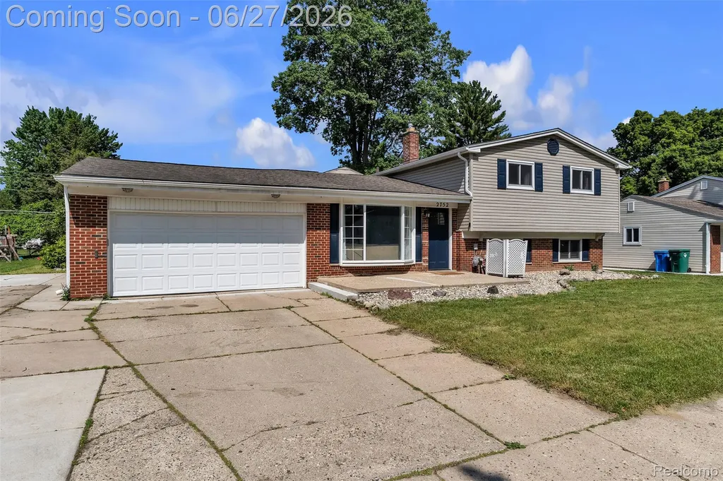 2752 Red Arrow Drive Commerce Charter Township MI 48382