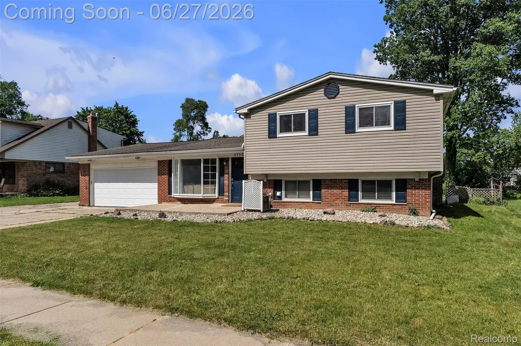 2752 Red Arrow Drive Commerce Charter Township MI 48382