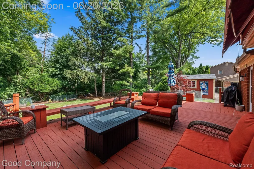 833 Cobblestone Drive Rochester Hills City MI 48309