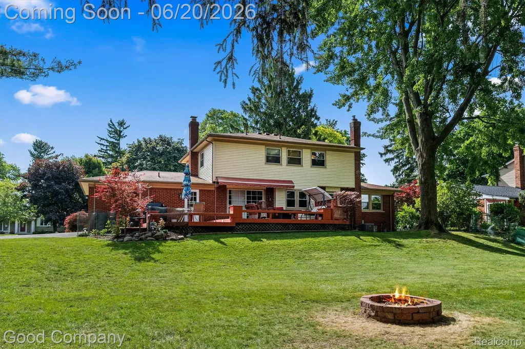 833 Cobblestone Drive Rochester Hills City MI 48309