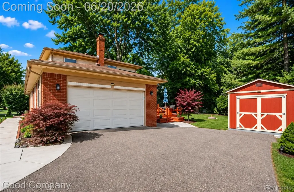 833 Cobblestone Drive Rochester Hills City MI 48309