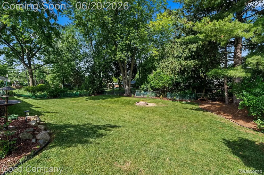 833 Cobblestone Drive Rochester Hills City MI 48309